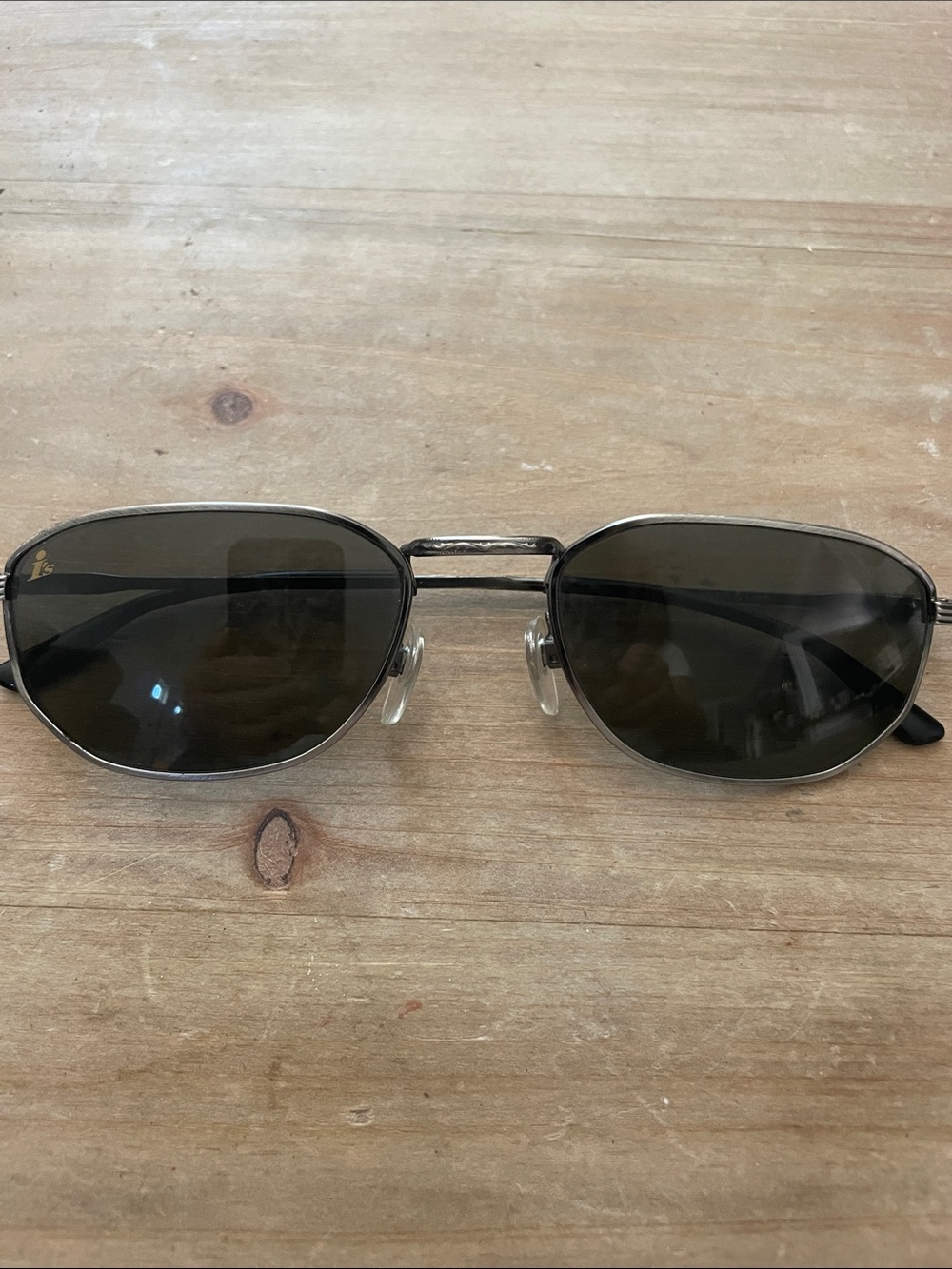 Bausch and Lomb  Women/ Men  Ray Ban style  Sunglasses - Black Lenses, W2082
